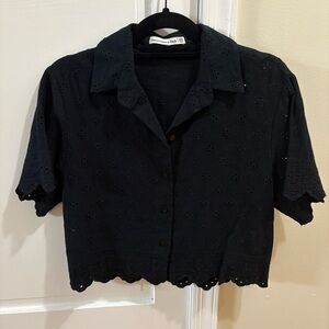 NWOT Abercrombie Short-Sleeve Scallop-Hem Shirt in Black XXS